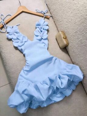 Floral 3D Decor Deep V-Neck Spaghetti Strap Tie-Up Peplum Mini Dress